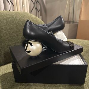 CHANEL Black and Cream Sculpted Heels